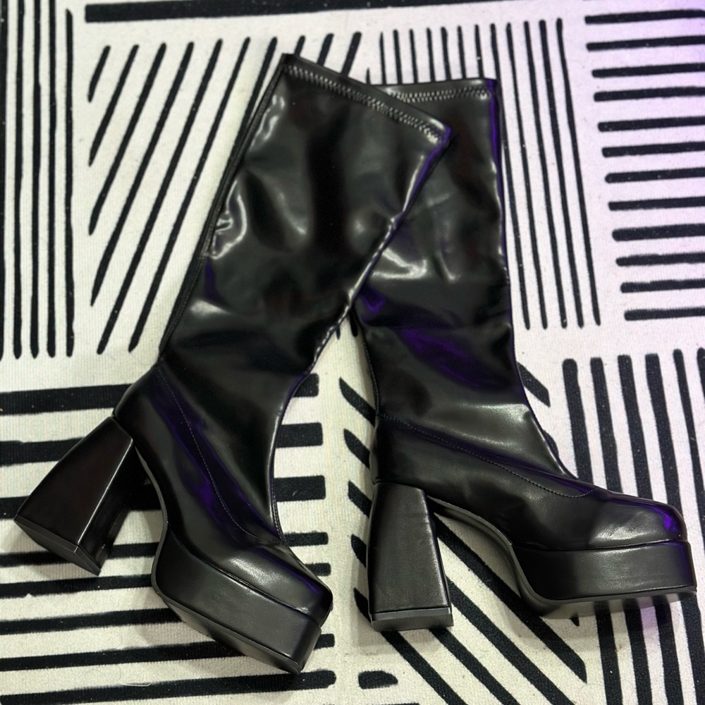 Black Knee-high Platform Boots